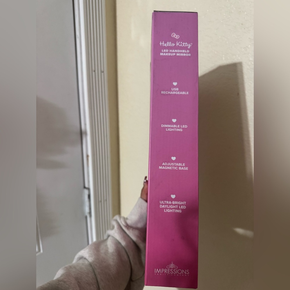 Hello Kitty Pink LED Makeup Mirror - Picture 4 of 4